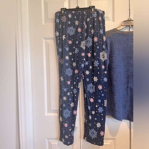 2 Pc PJ Set❄️ Life is Good Blue Snowflake❄️ Pants & Soft, Fleece Blue & Gray Top - Picture 7 of 11
